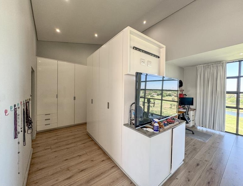 ASCEND PENTHOUSE IN BLOCK A FOR SALE!