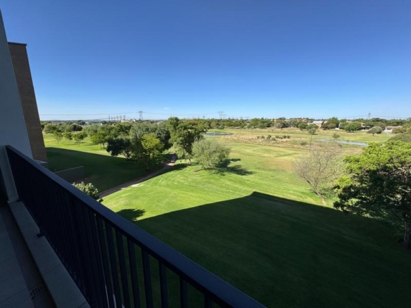 Lovely 2 Bed Luxury Apartment Available for Rental -Golf Course View