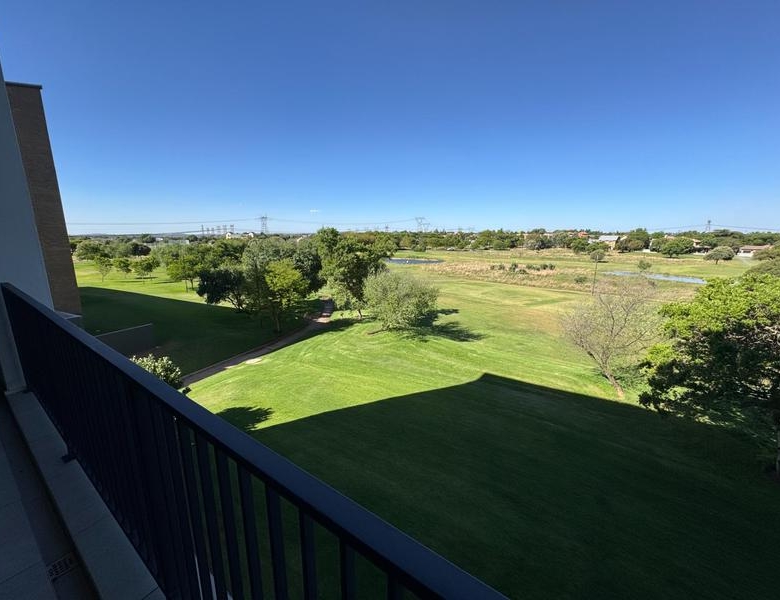 Lovely 2 Bed Luxury Apartment Available for Rental -Golf Course View