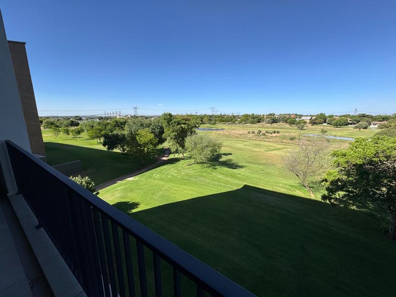 Lovely 2 Bed Luxury Apartment Available for Rental -Golf Course View