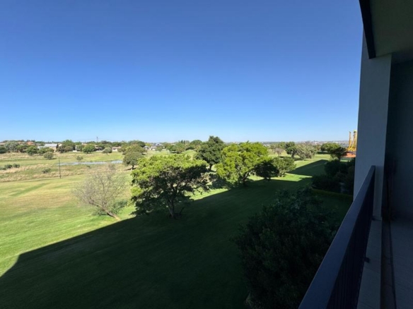 Lovely 2 Bed Luxury Apartment Available for Rental -Golf Course View