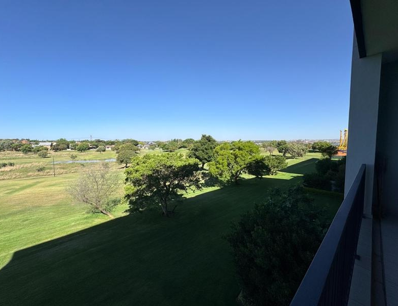 Lovely 2 Bed Luxury Apartment Available for Rental -Golf Course View