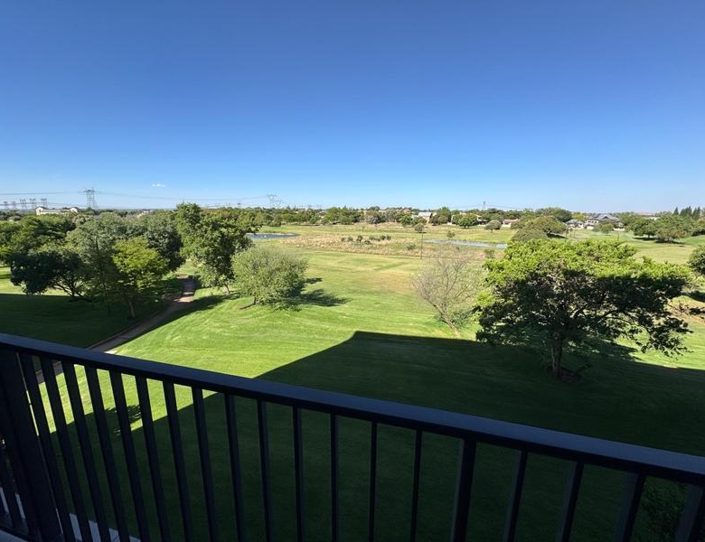 Lovely 2 Bed Luxury Apartment Available for Rental -Golf Course View